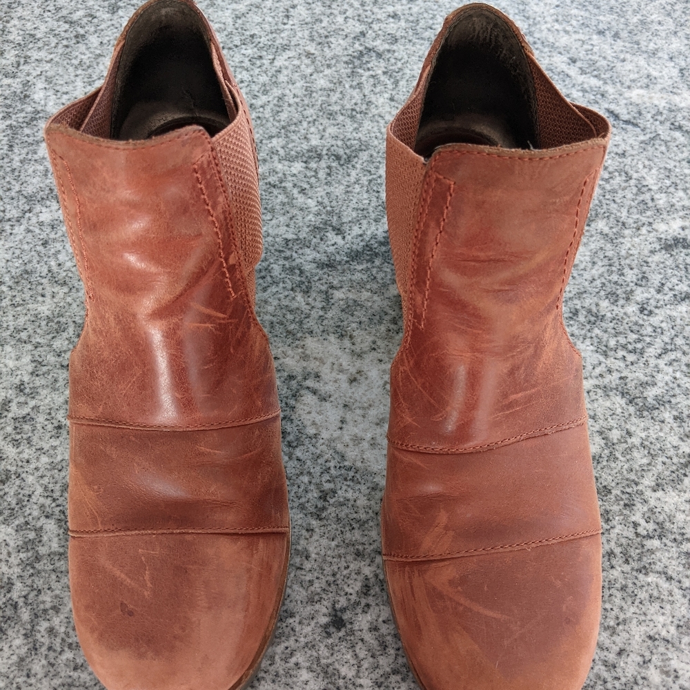 Sorel Addington Cut-out Booties sz 9